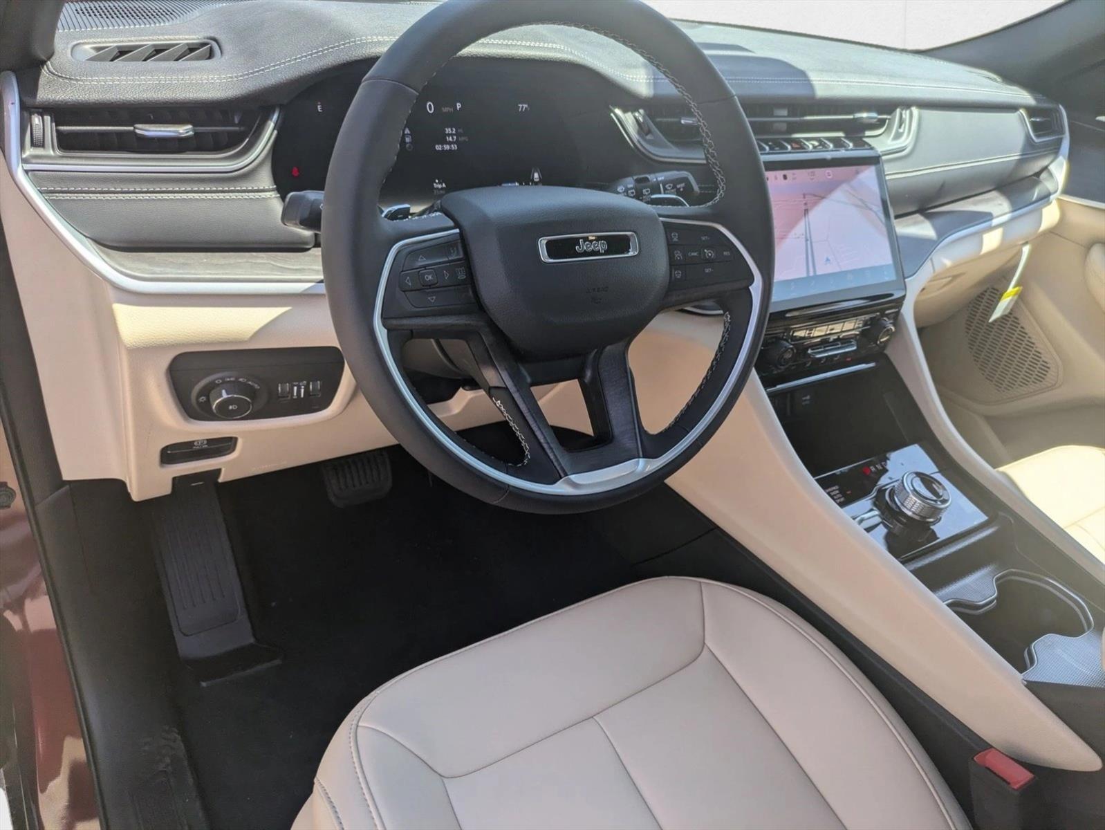 2025 Jeep Grand Cherokee Limited photo 3