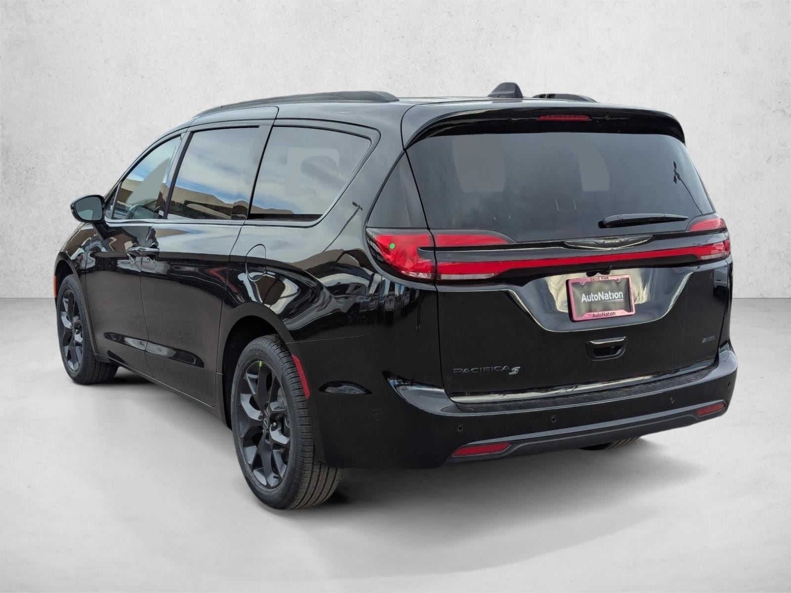 2026 Chrysler Pacifica Select - Photo 8