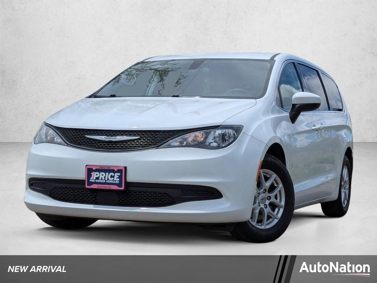 2022 Chrysler Voyager LX's photo