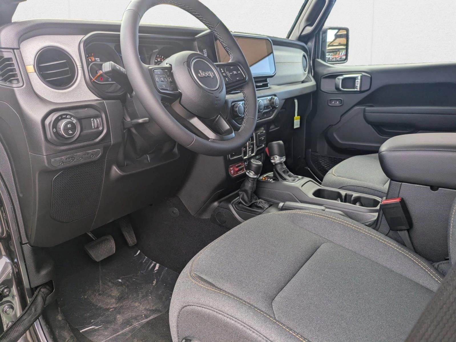 2025 Jeep Gladiator Willys photo 3