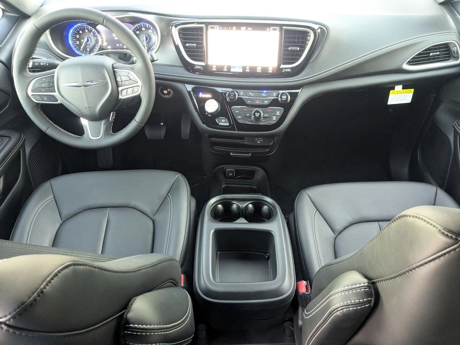 2026 Chrysler Pacifica Select - Photo 14