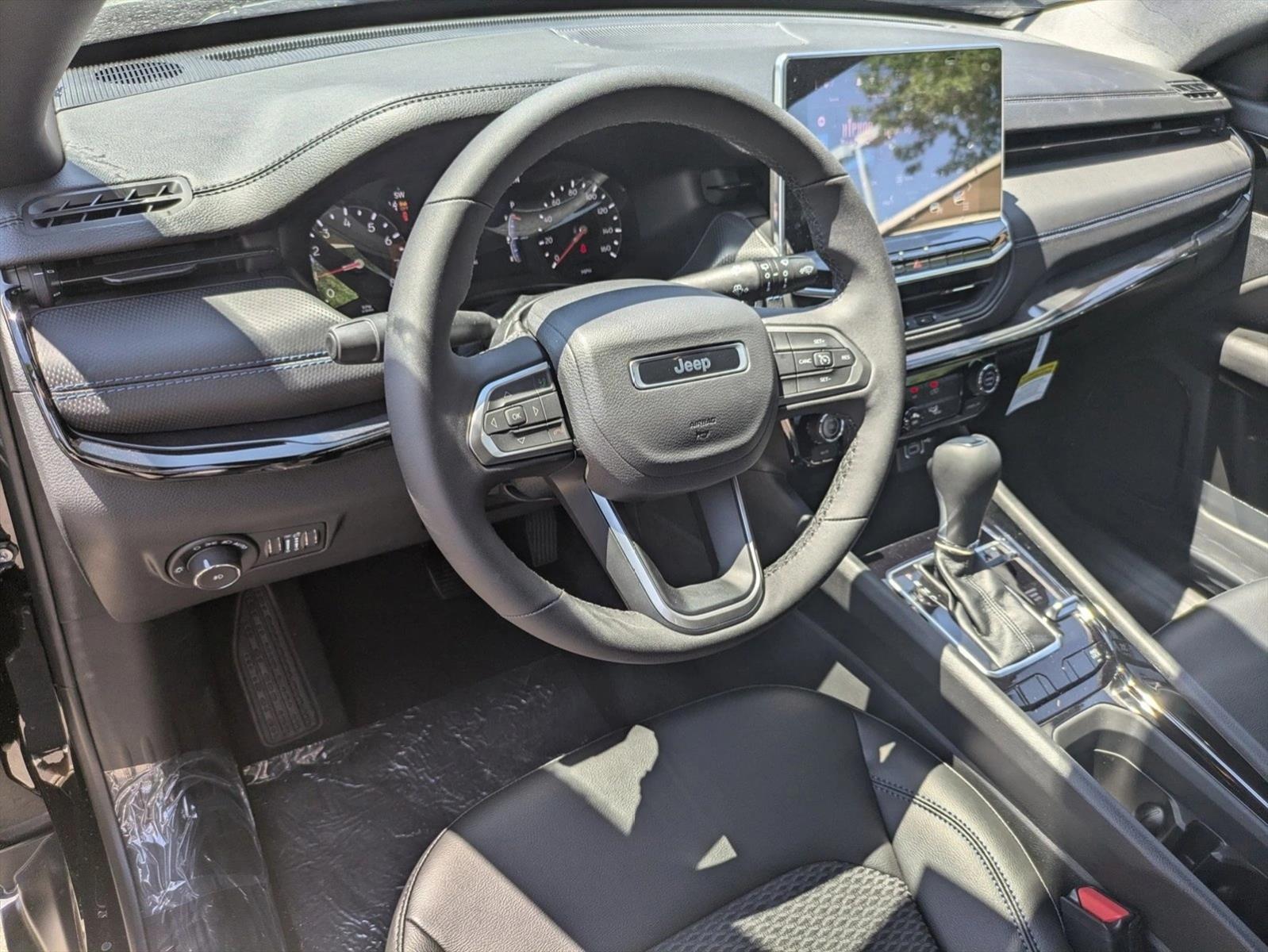 2025 Jeep Compass Latitude photo 3