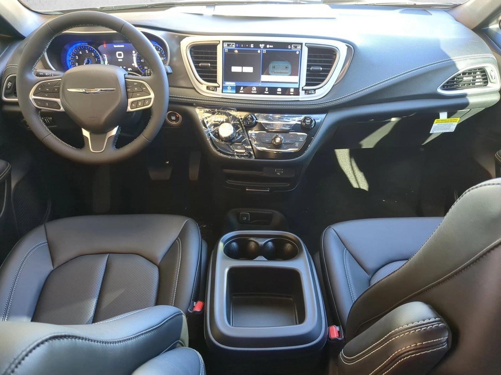 2026 Chrysler Pacifica Select - Photo 15