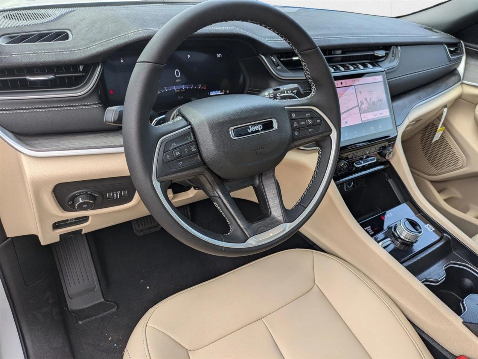 2025 Jeep Grand Cherokee Limited photo 2