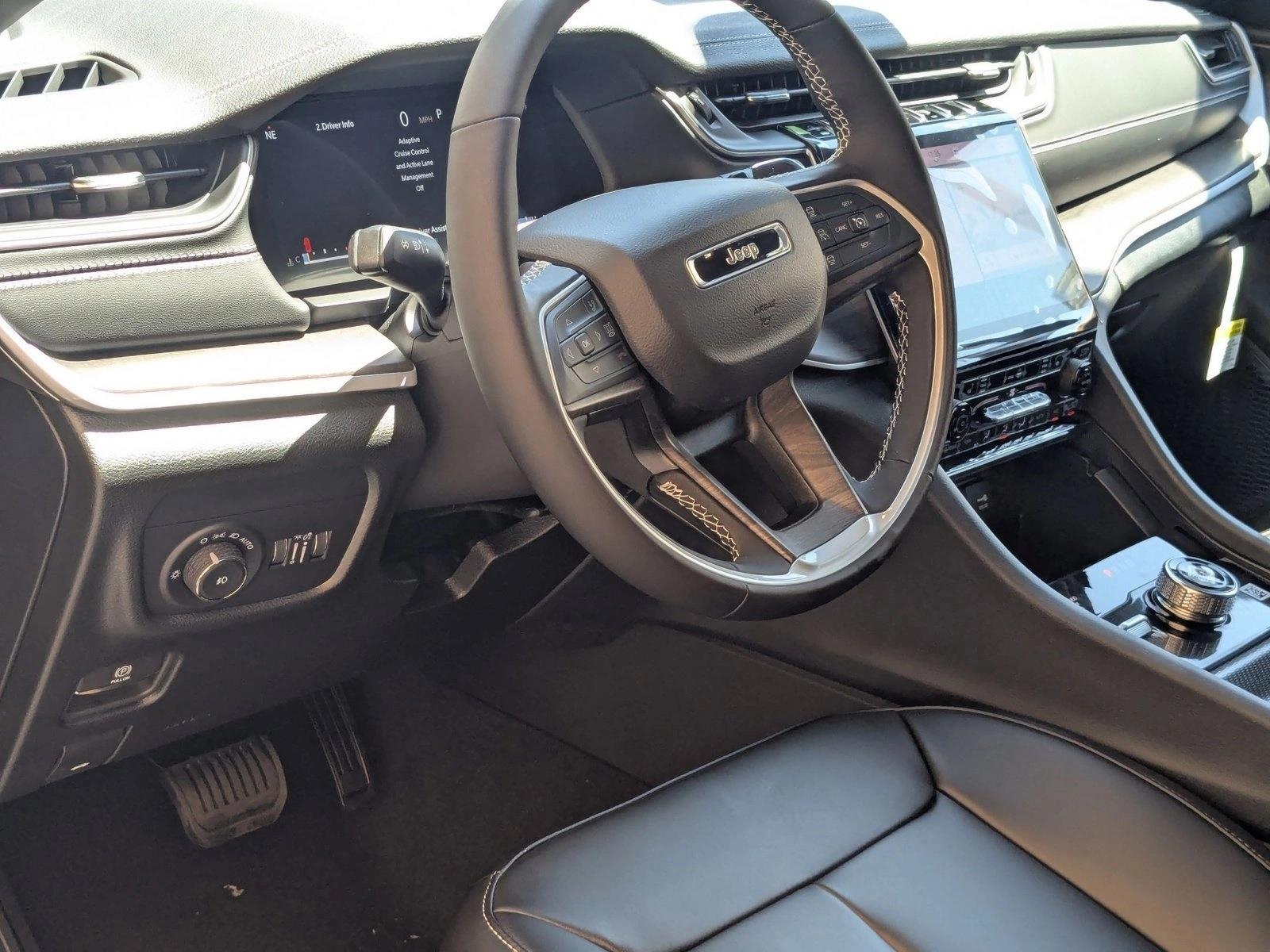 2025 Jeep Grand Cherokee Limited photo 3