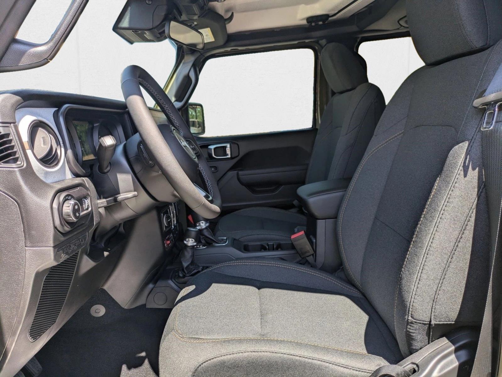 2025 Jeep Gladiator Willys photo 4