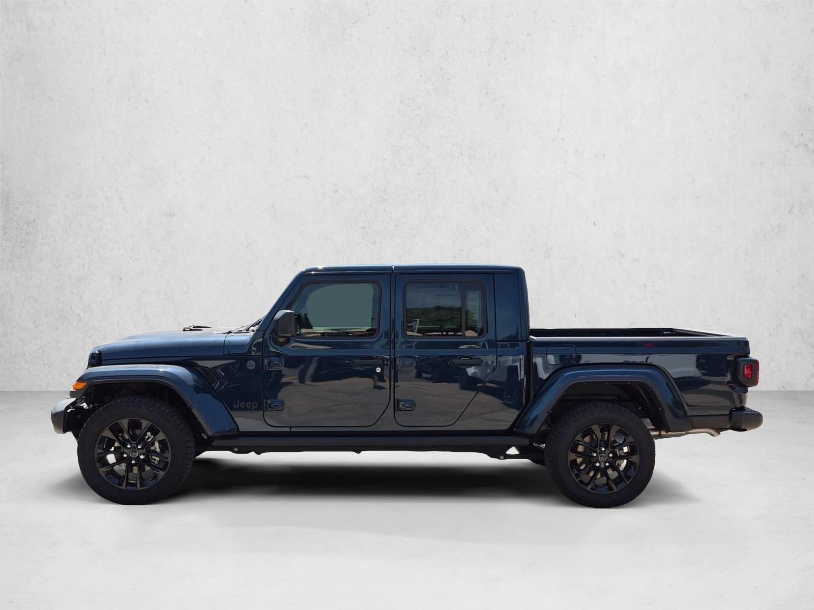 2025 Jeep Gladiator Nighthawk - Photo 9