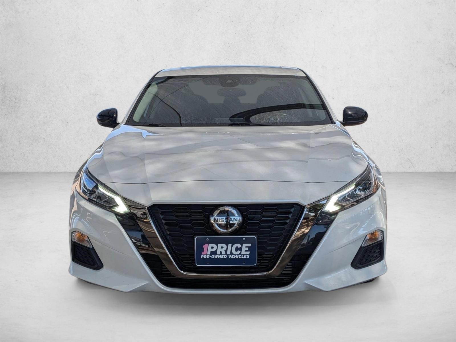 2022 Nissan Altima SR photo 2