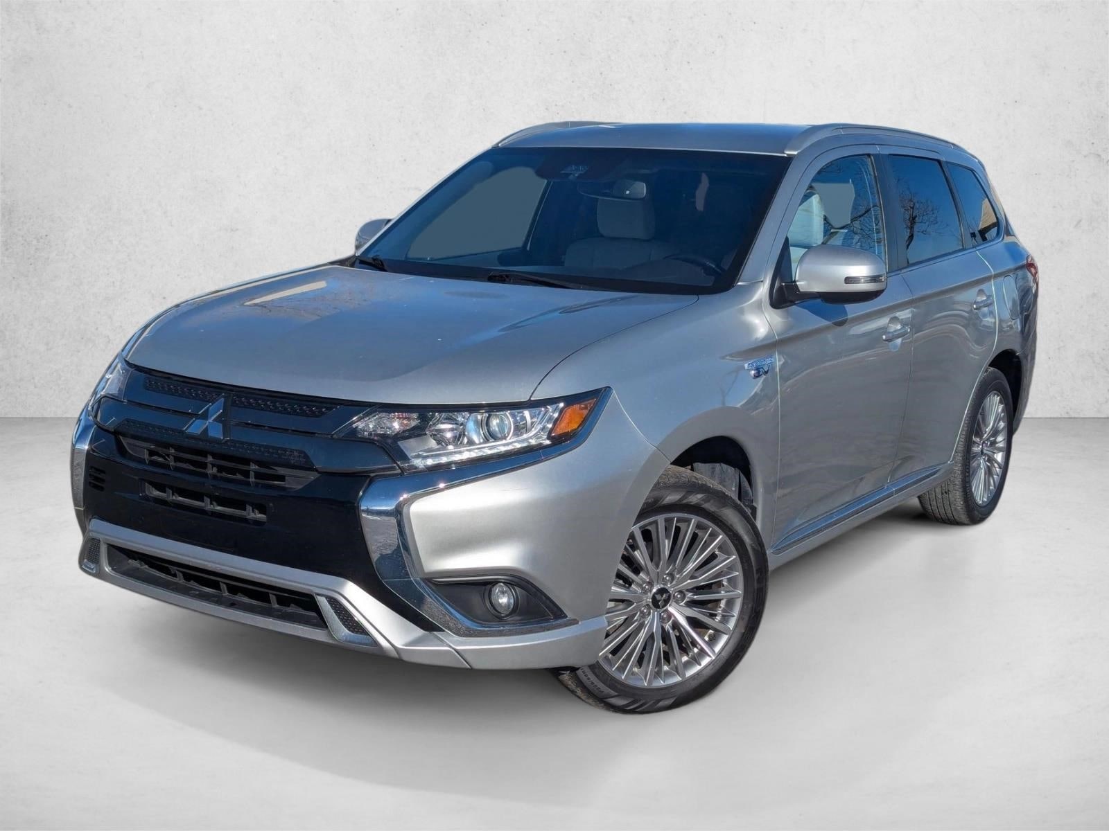 2022 Mitsubishi Outlander PHEV SE's photo