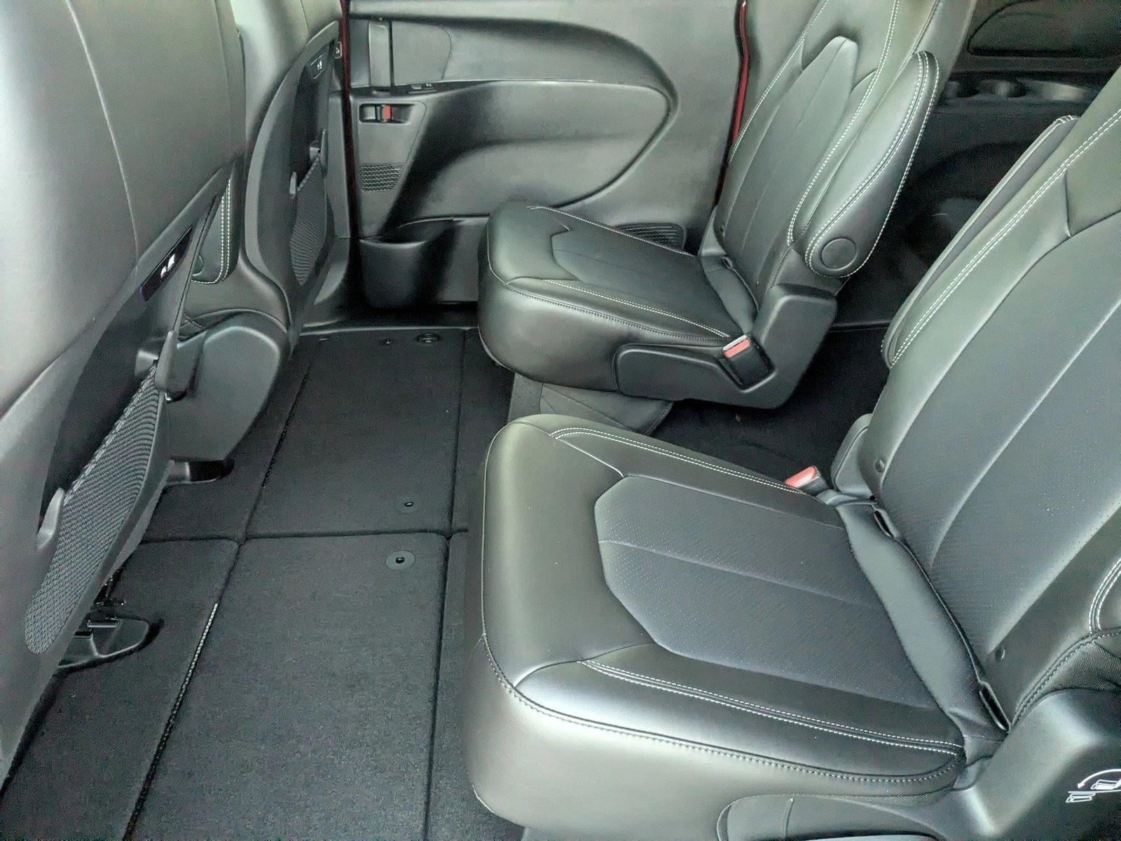 2026 Chrysler Pacifica Select - Photo 15