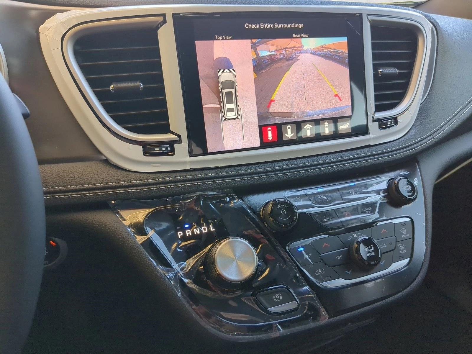 2026 Chrysler Pacifica Select - Photo 13