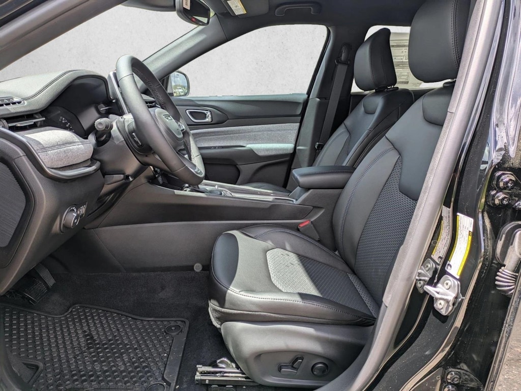 New 2025 Jeep Compass Latitude SUV