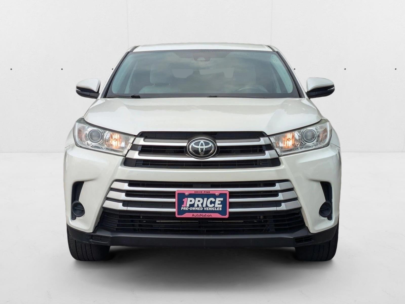 2018 Toyota Highlander LE photo 2