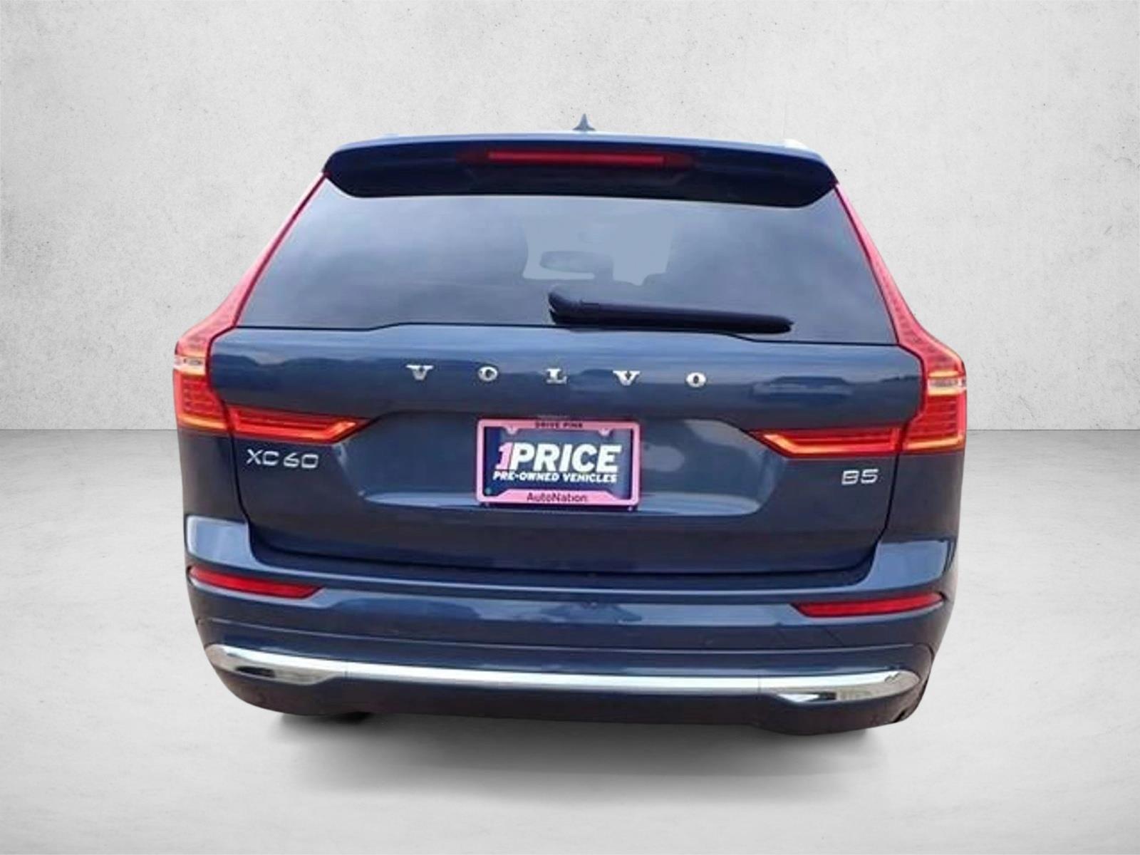 2023 Volvo XC60 Plus photo 2