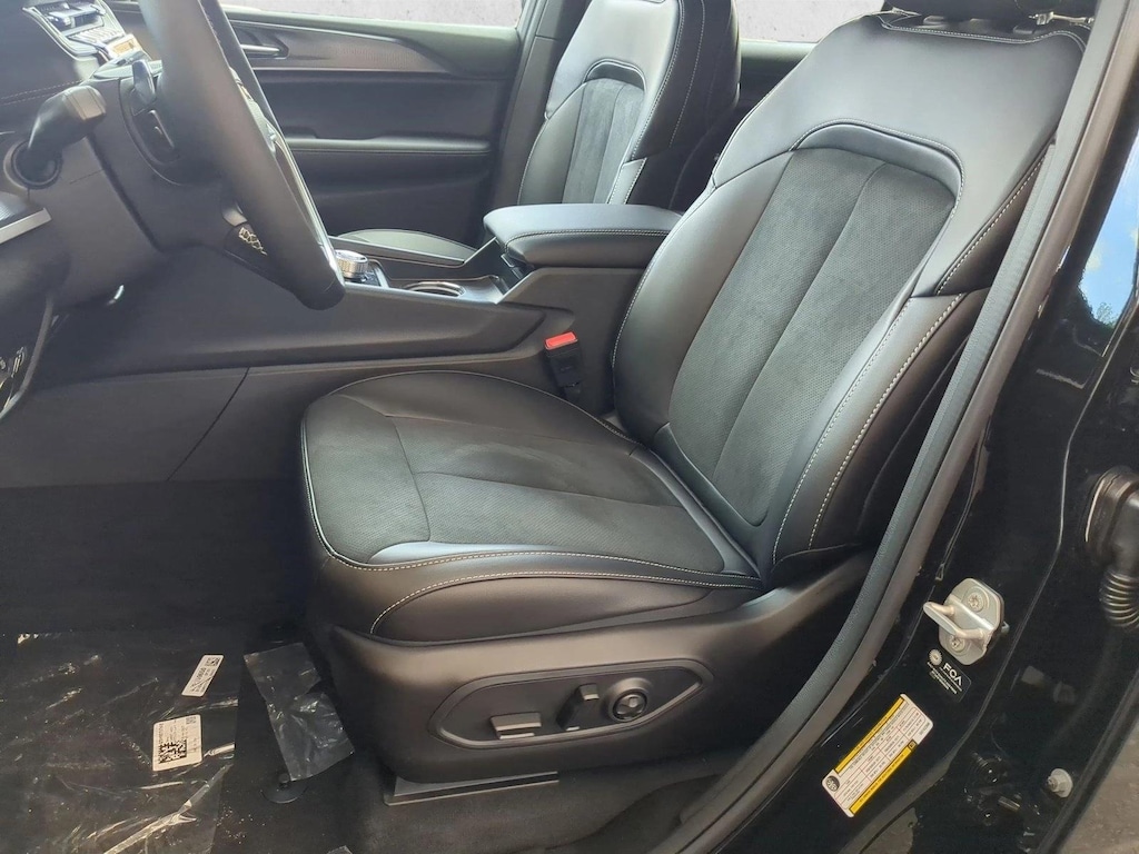 New 2025 Jeep Grand Cherokee Altitude X SUV