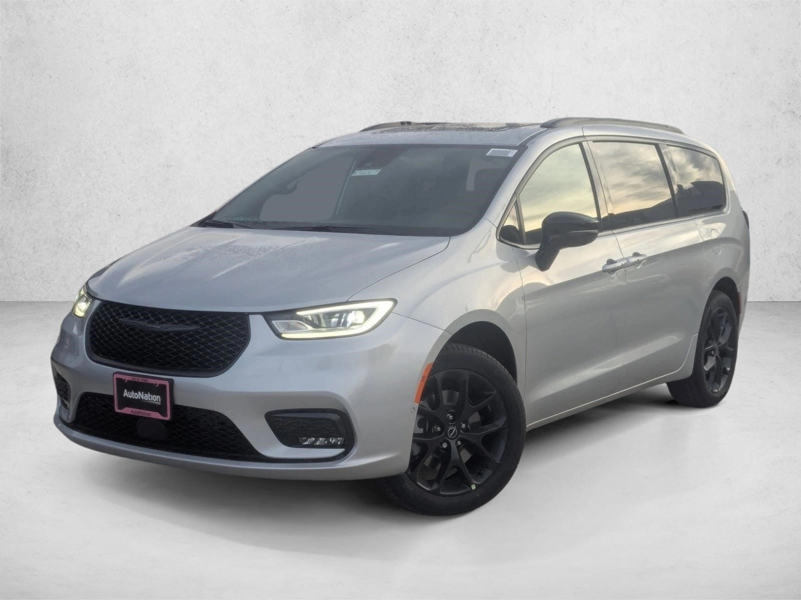 2026 Chrysler Pacifica Limited's photo