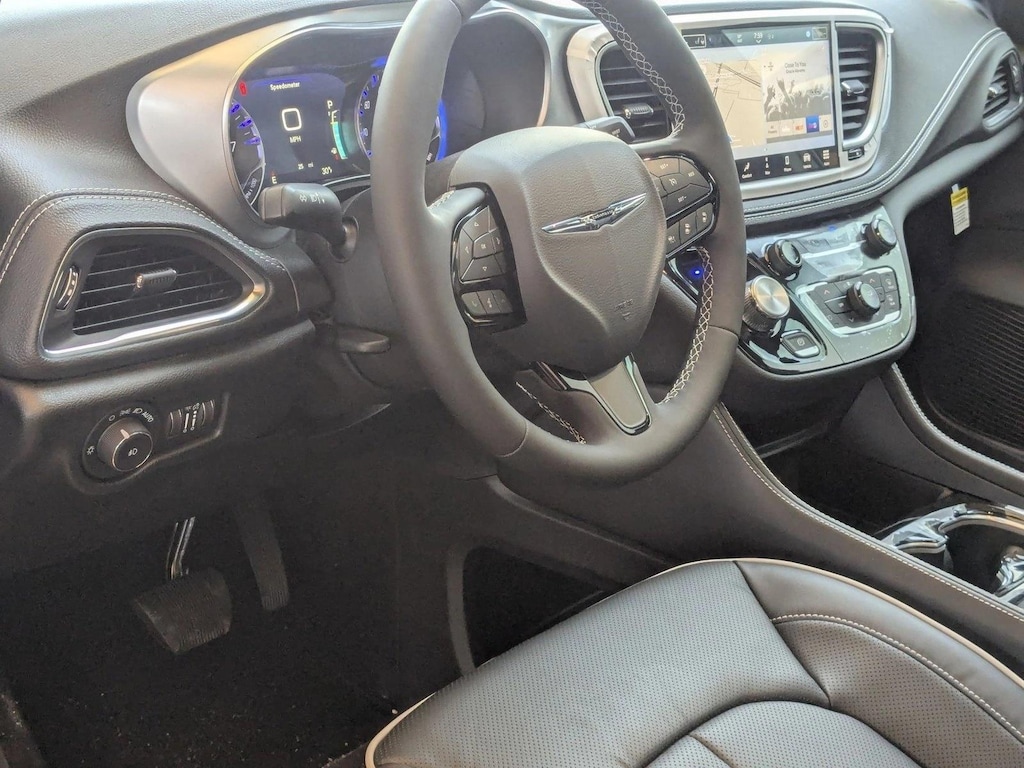 New 2026 Chrysler Pacifica Limited Van Passenger Van