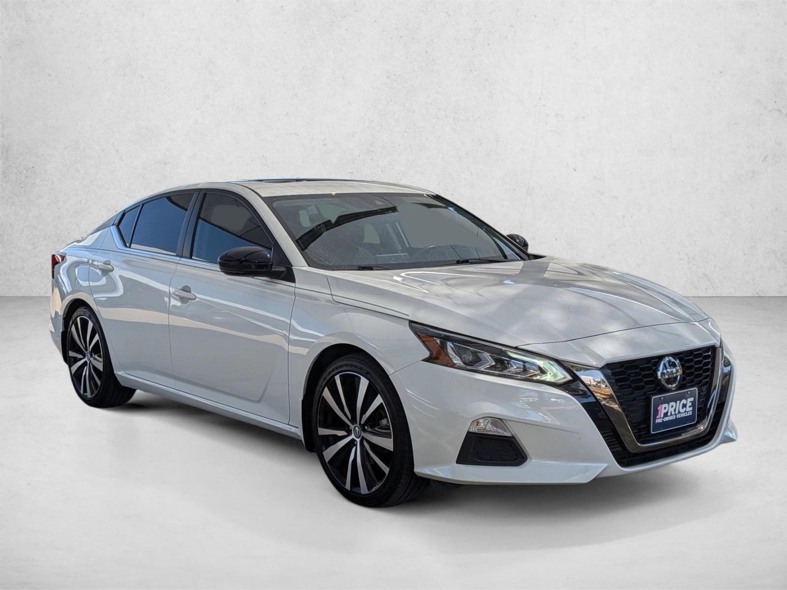 2022 Nissan Altima SR photo 3