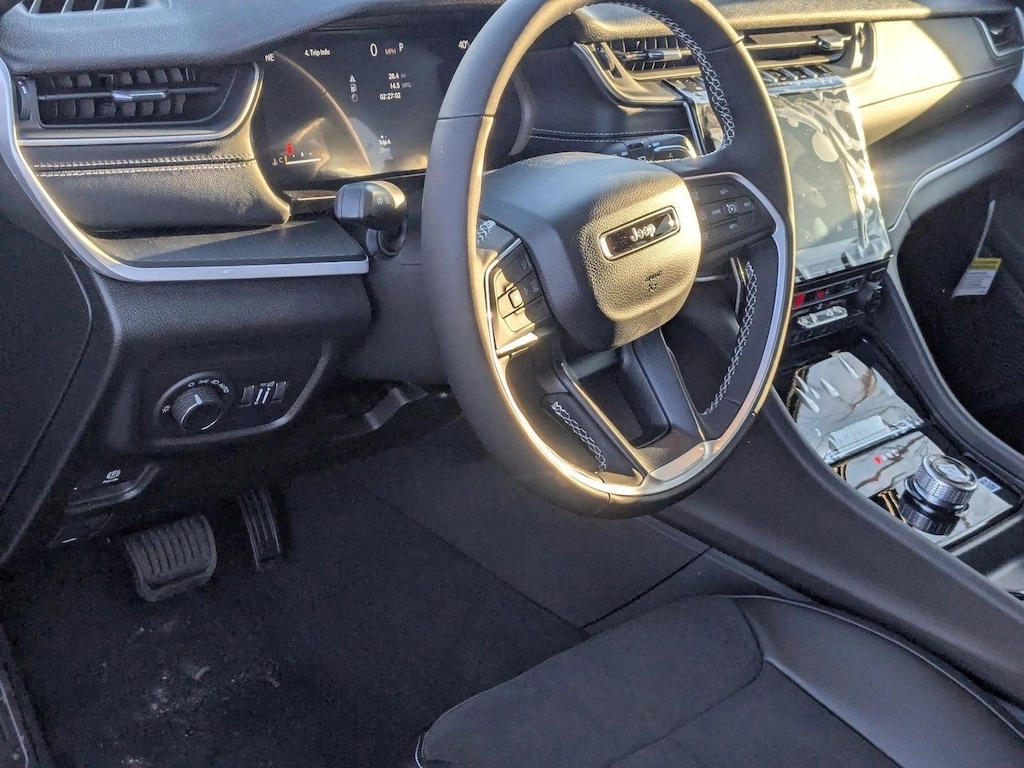 New 2025 Jeep Grand Cherokee Altitude SUV