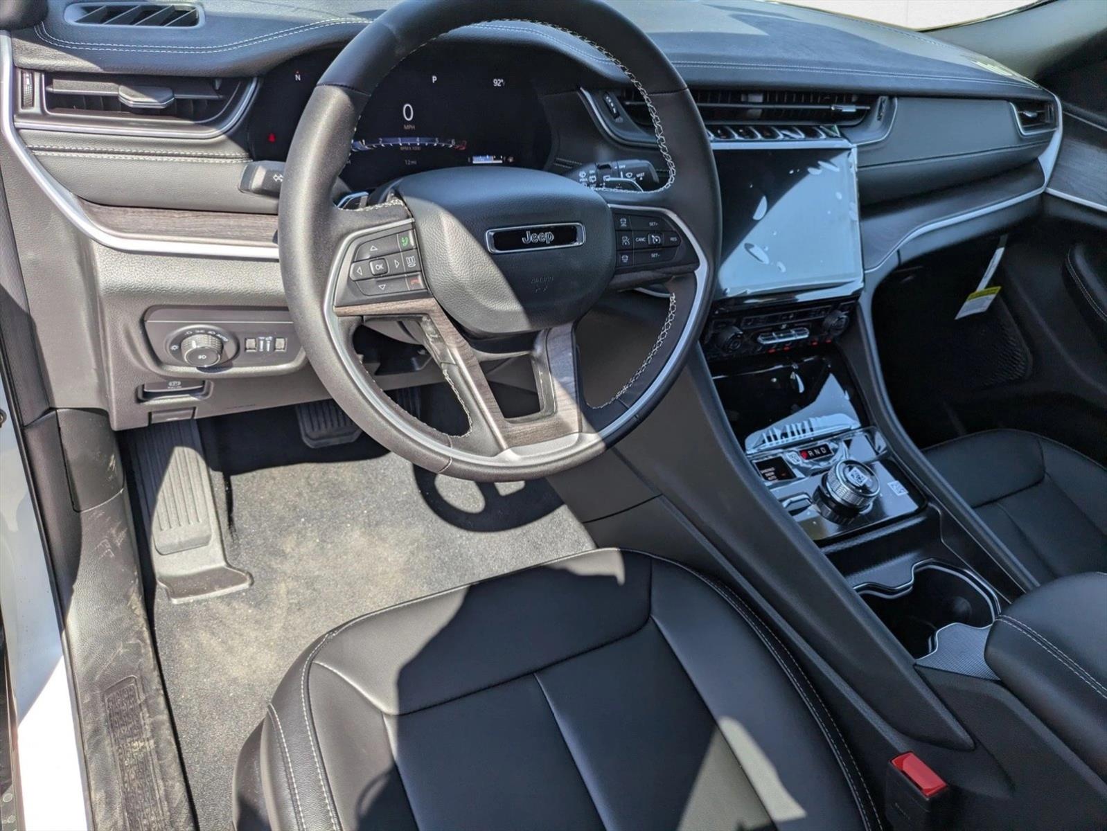 2025 Jeep Grand Cherokee Limited photo 3