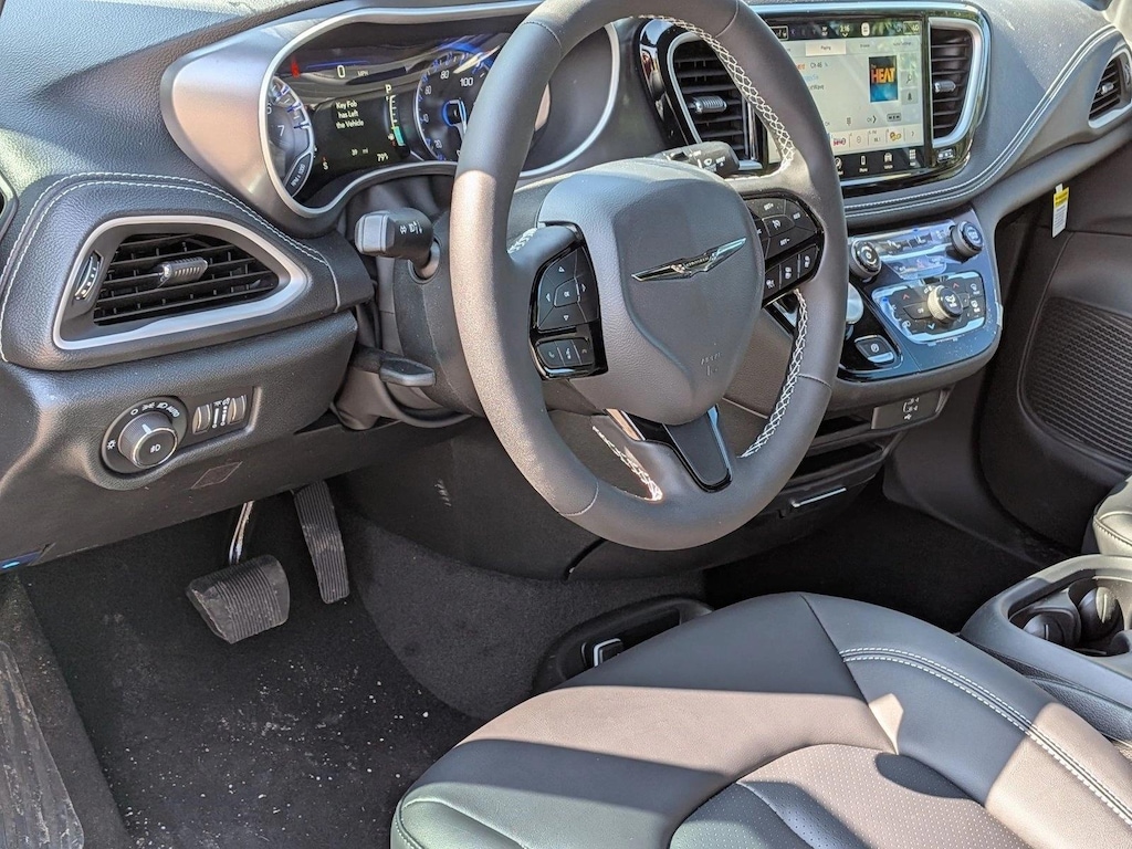 New 2026 Chrysler Pacifica Select Van Passenger Van