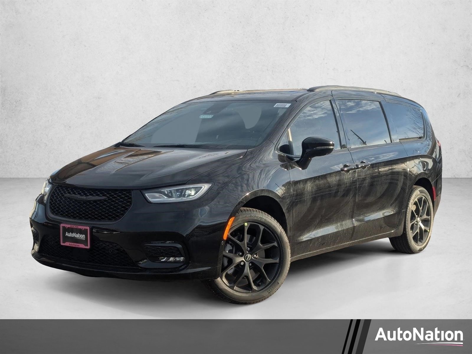 2026 Chrysler Pacifica Limited AWD's photo