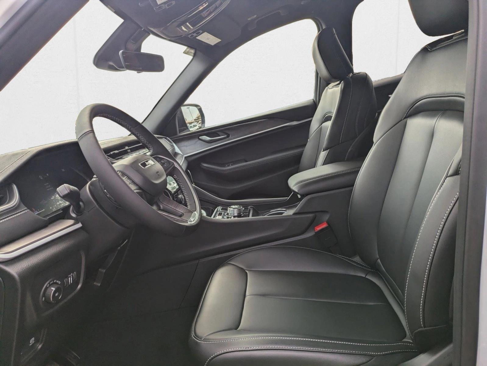 2025 Jeep Grand Cherokee Limited photo 4