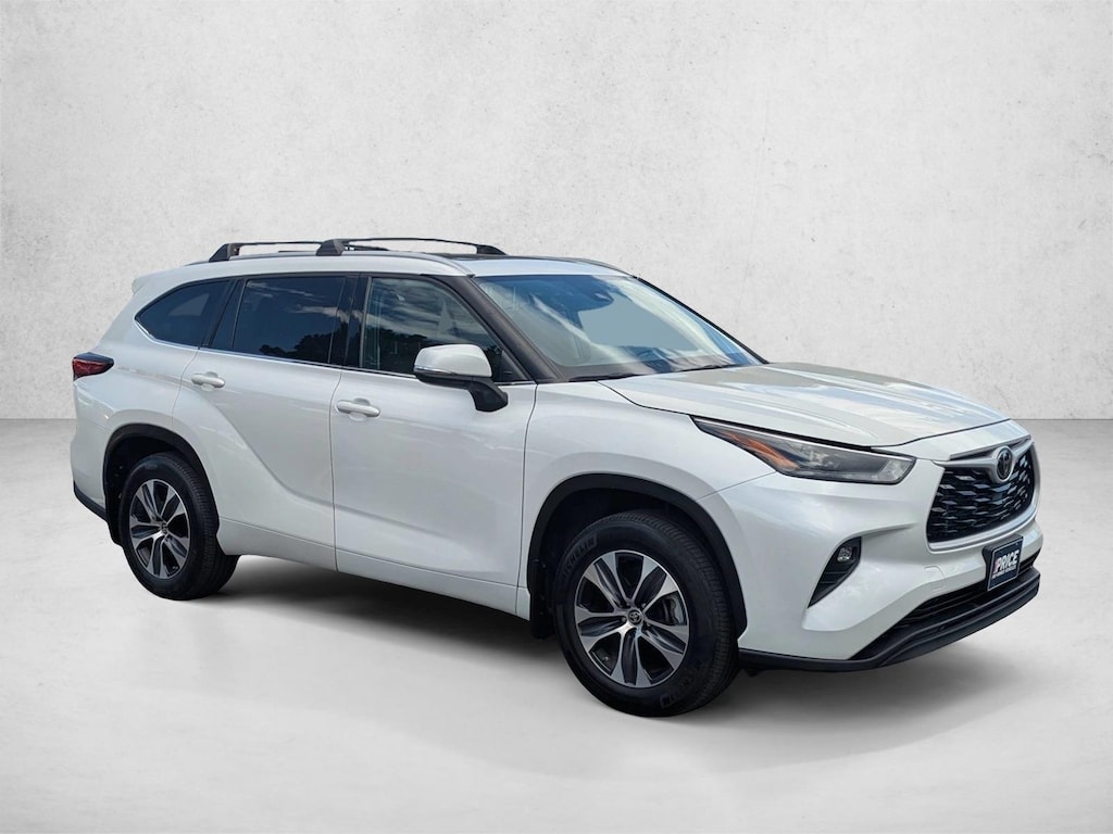 Used 2022 Toyota Highlander XLE Sport Utility