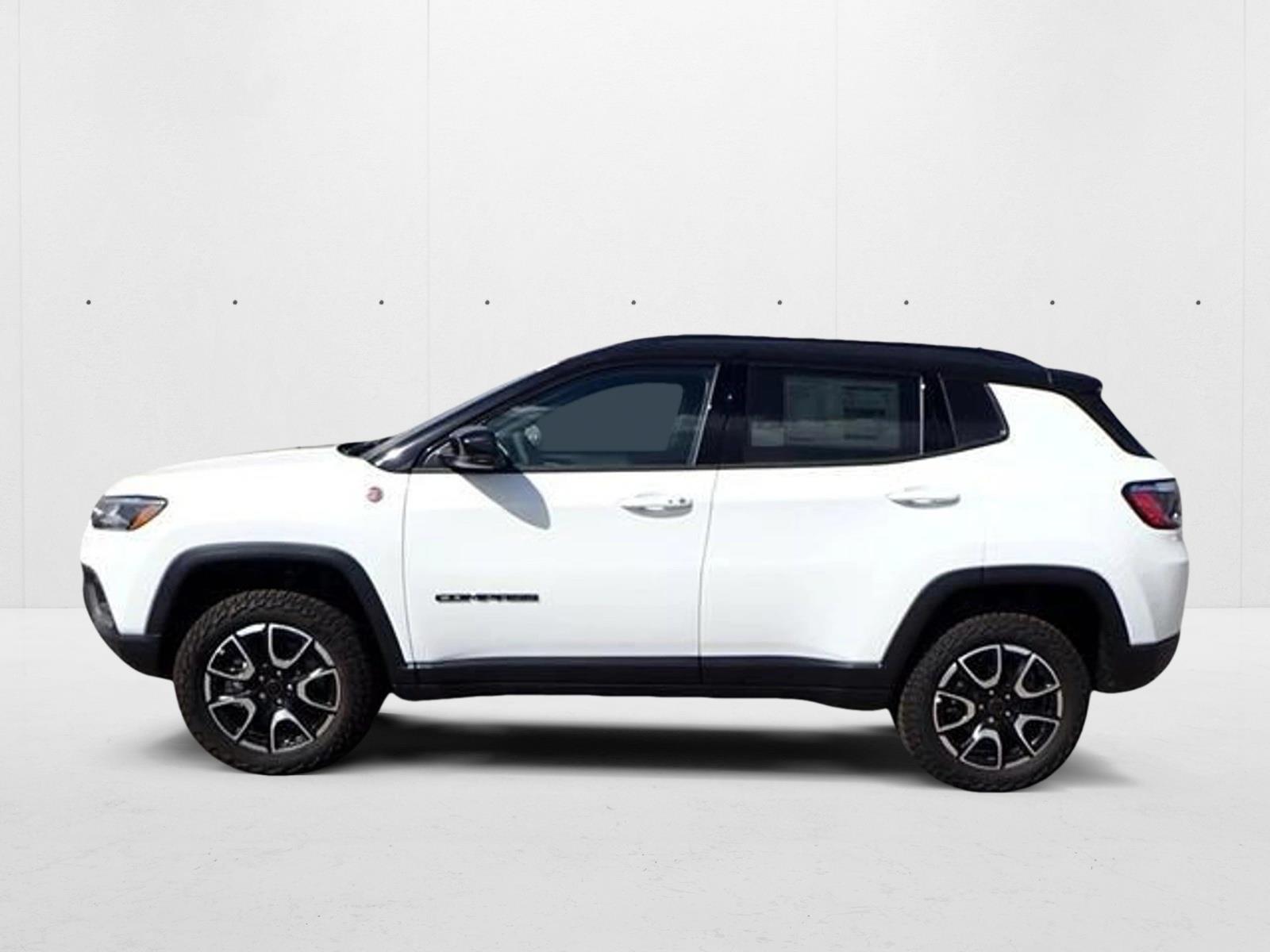 2025 Jeep Compass Trailhawk photo 2