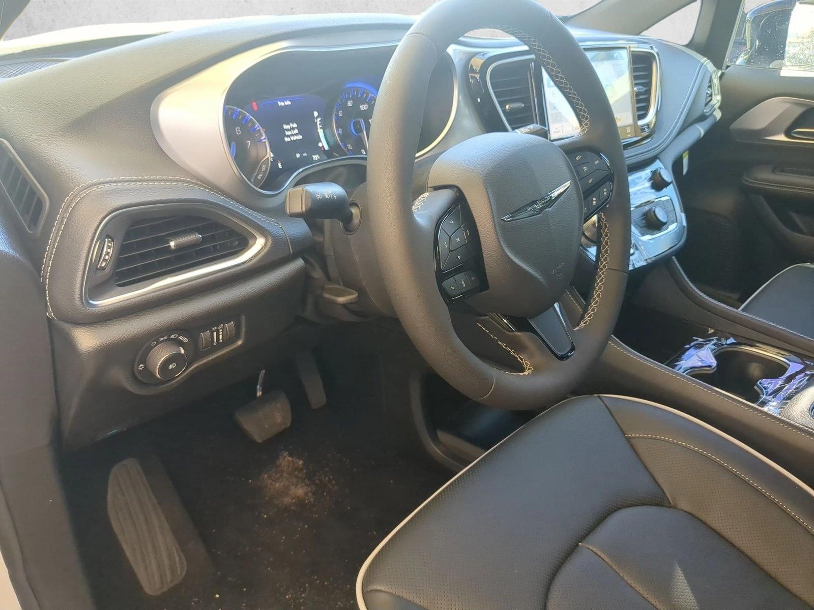 2026 Chrysler Pacifica Limited - Photo 3