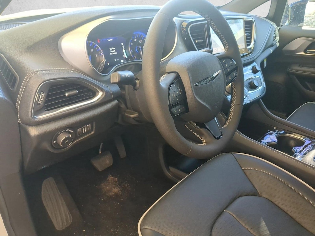 New 2026 Chrysler Pacifica Limited Van Passenger Van