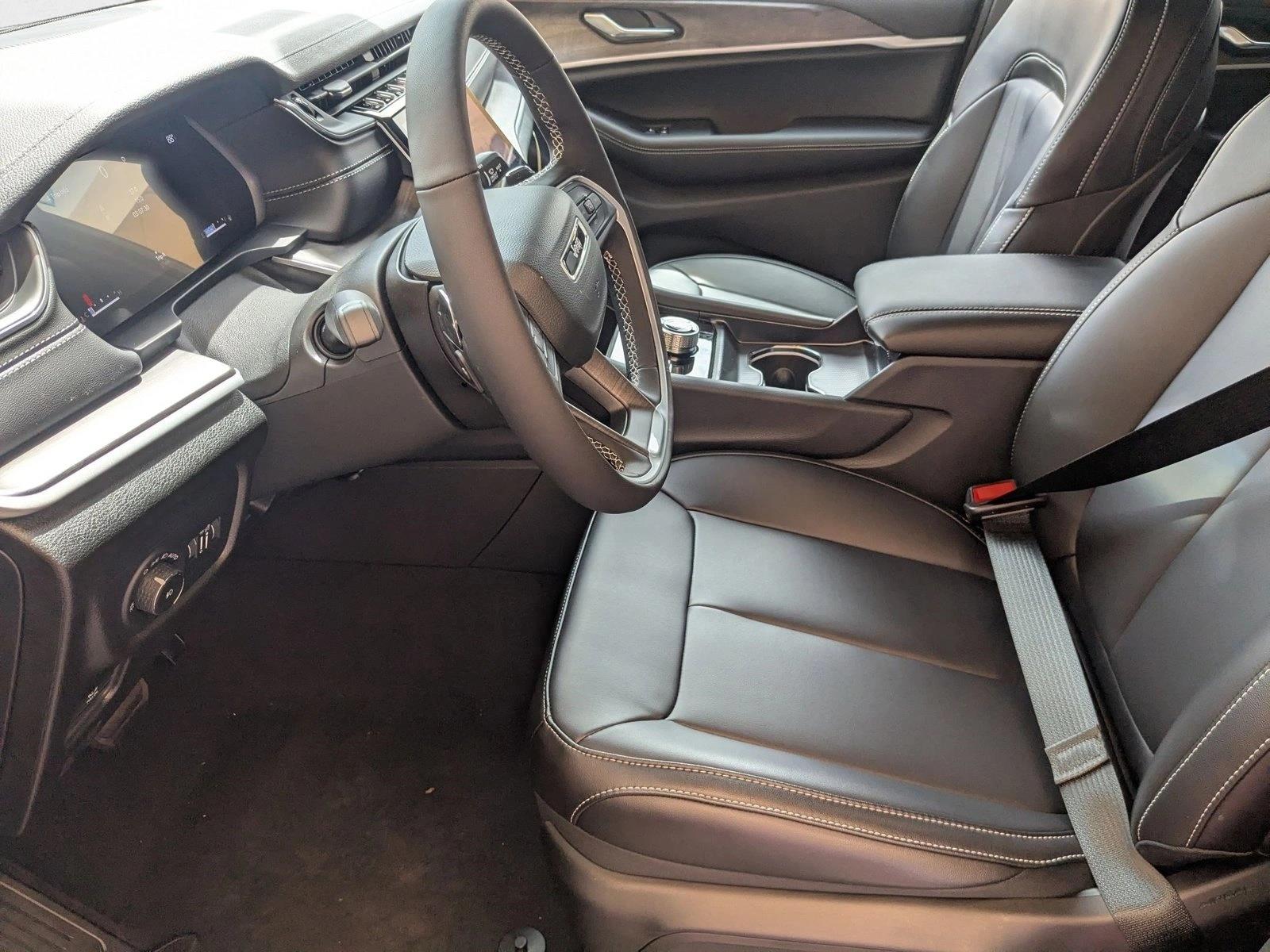 2025 Jeep Grand Cherokee Limited photo 4