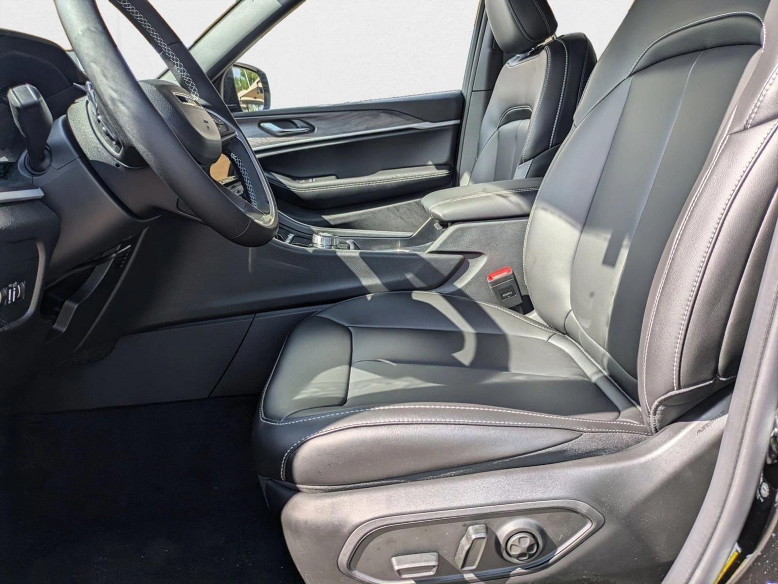 2025 Jeep Grand Cherokee Limited photo 4