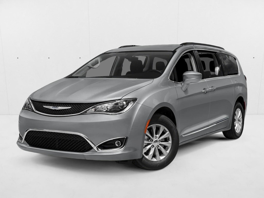 Used 2018 Chrysler Pacifica Limited Mini-van Passenger