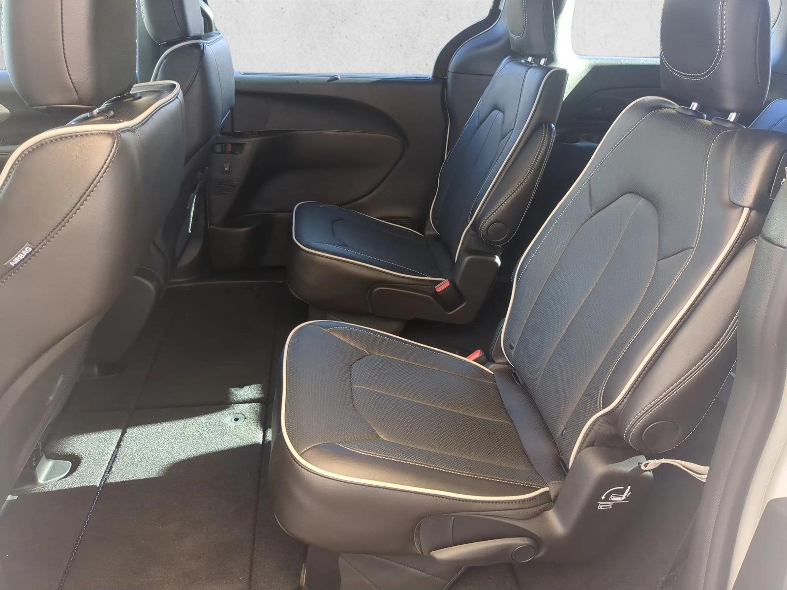 2026 Chrysler Pacifica Limited - Photo 16