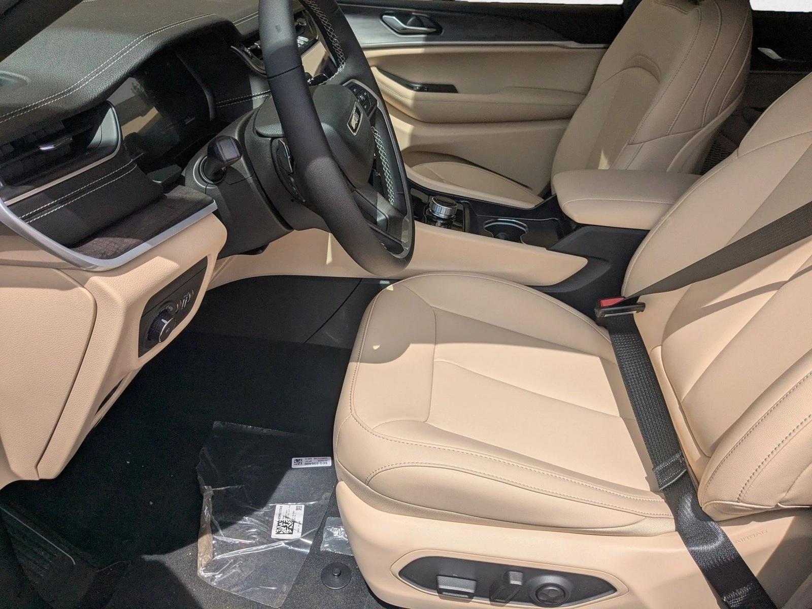 2025 Jeep Grand Cherokee Limited photo 4