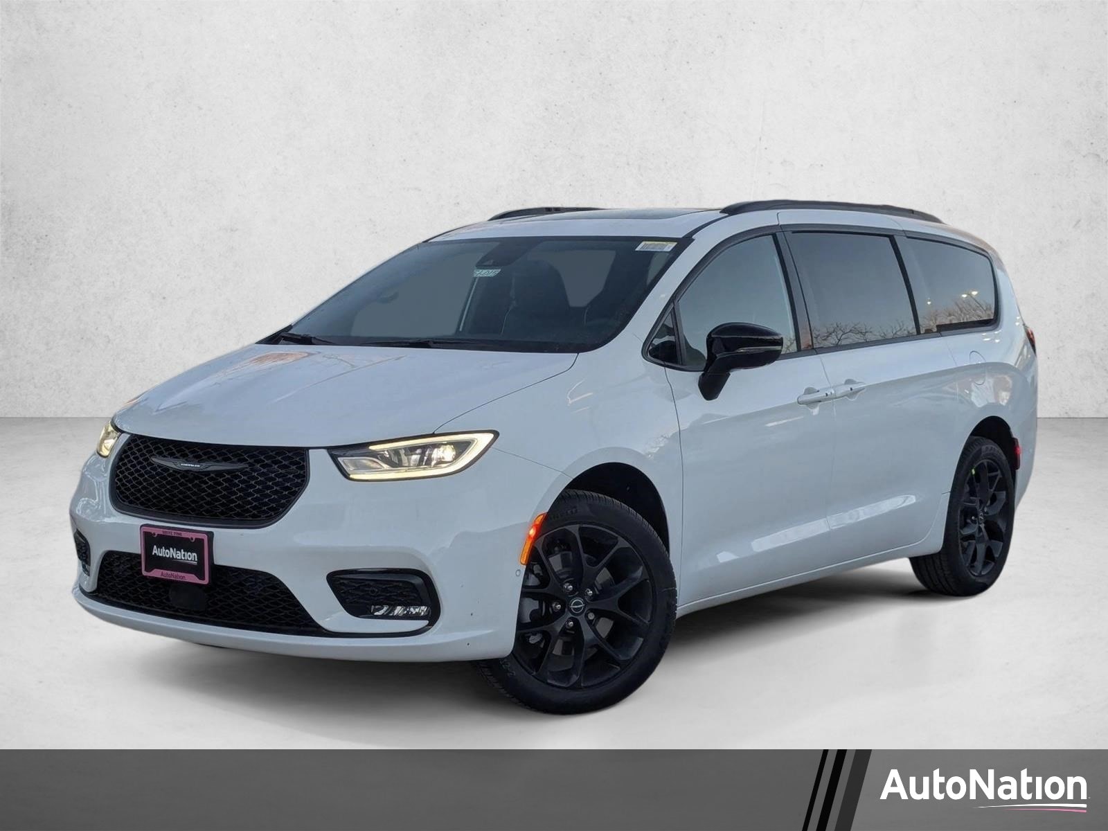 2026 Chrysler Pacifica Limited AWD's photo