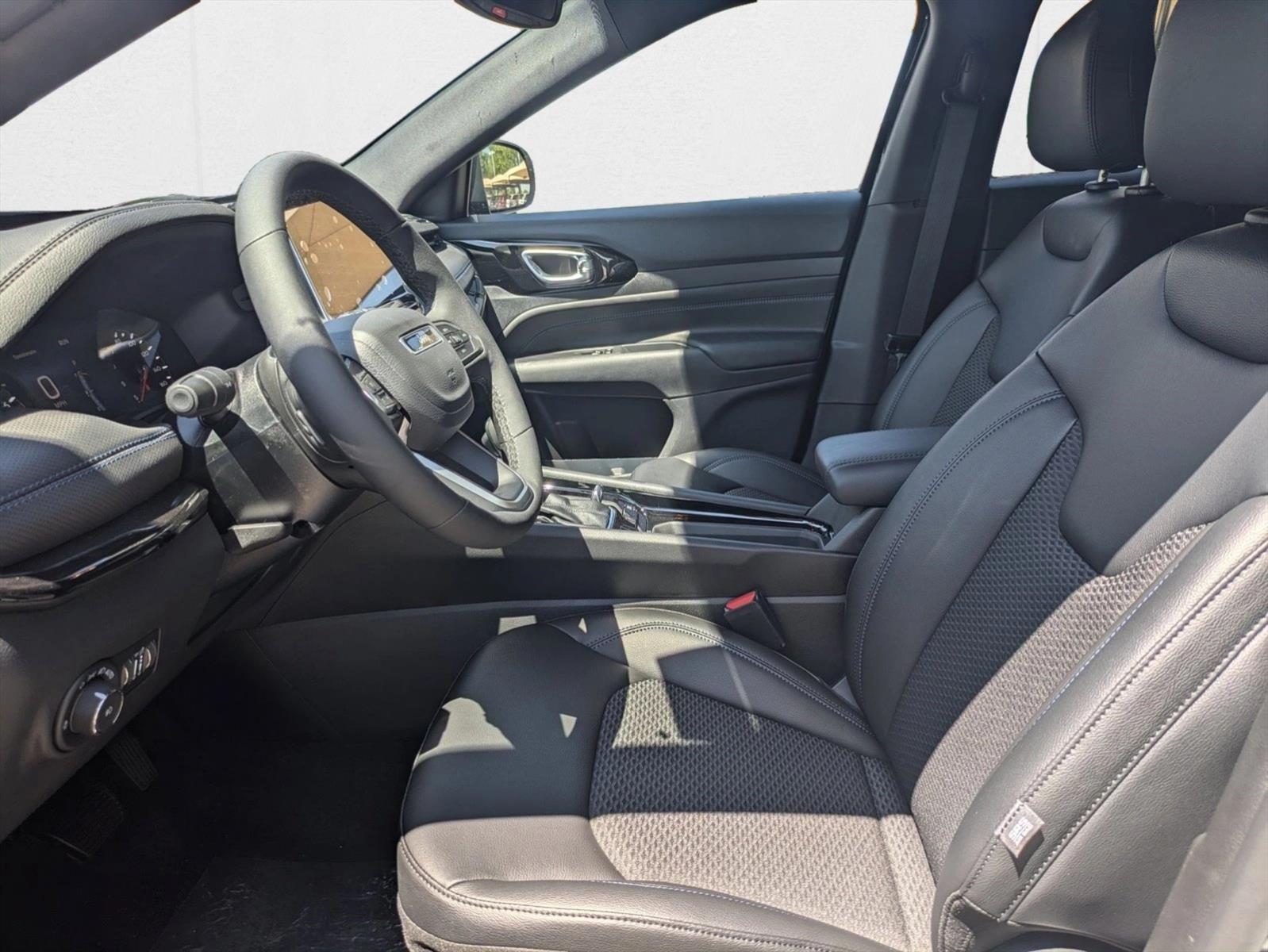 2025 Jeep Compass Latitude photo 4