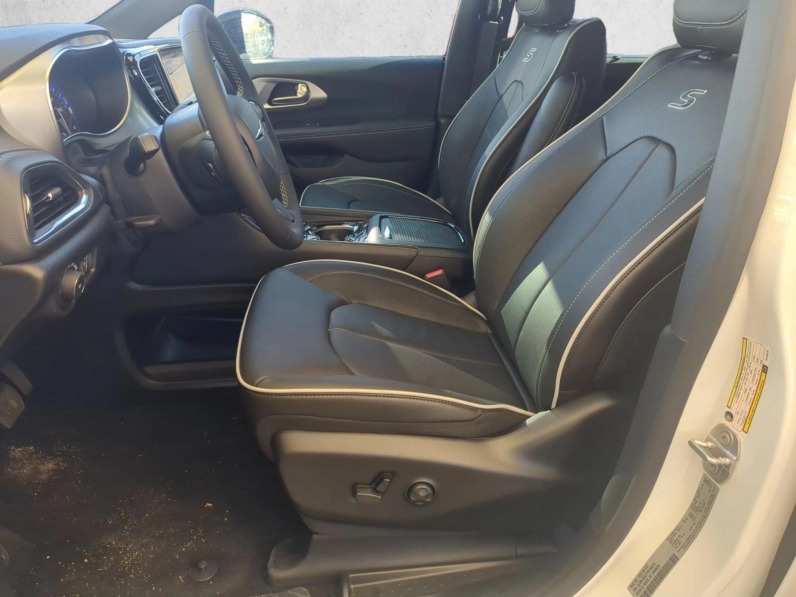 2026 Chrysler Pacifica Limited - Photo 4
