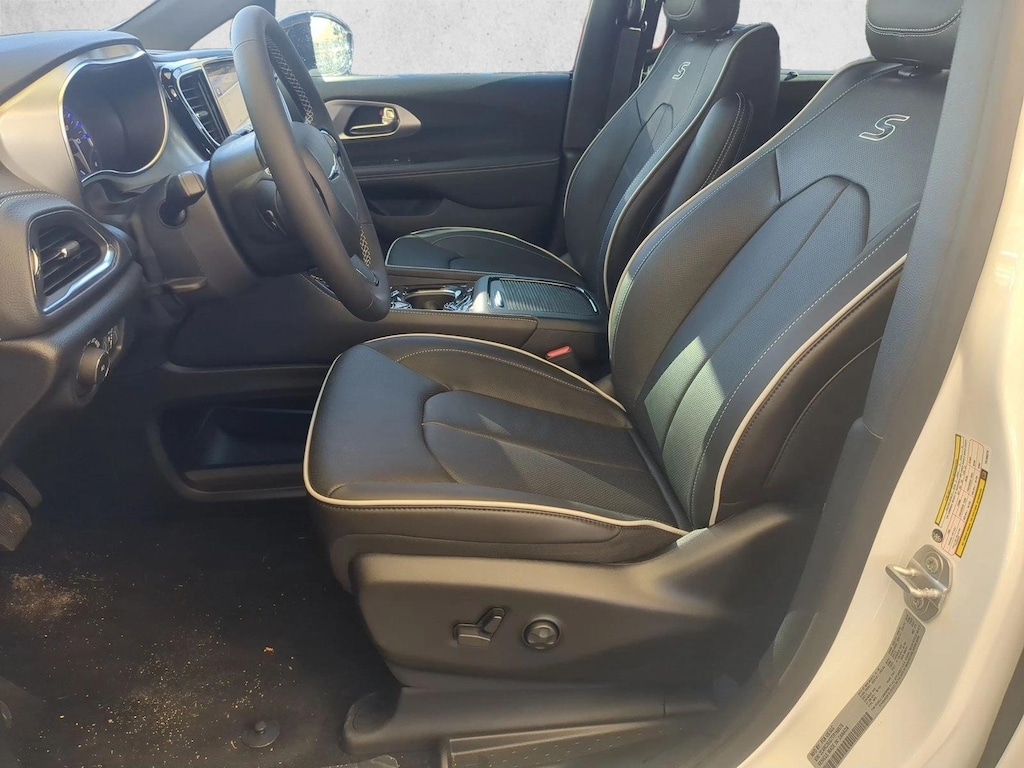 New 2026 Chrysler Pacifica Limited Van Passenger Van