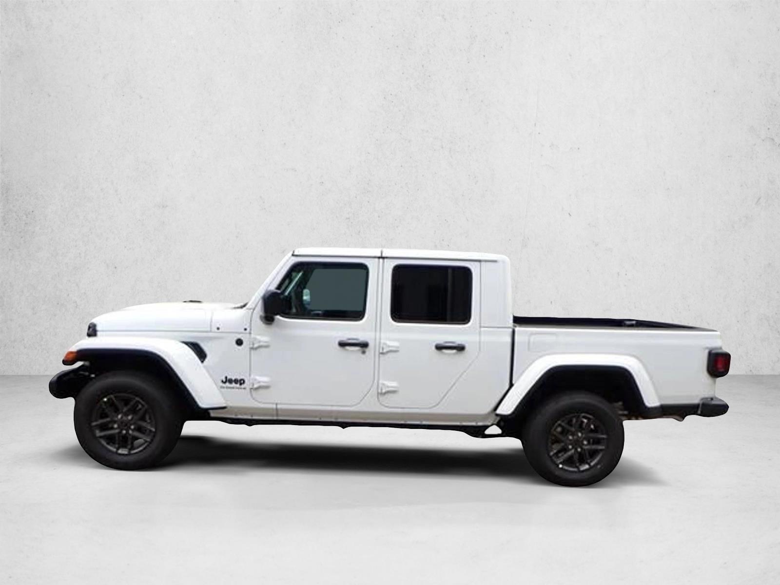 2025 Jeep Gladiator Sport S photo 2