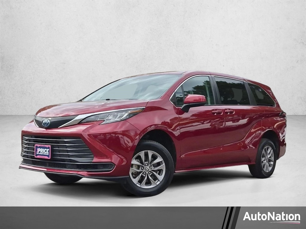 Used 2022 Toyota Sienna LE Mini-van Passenger
