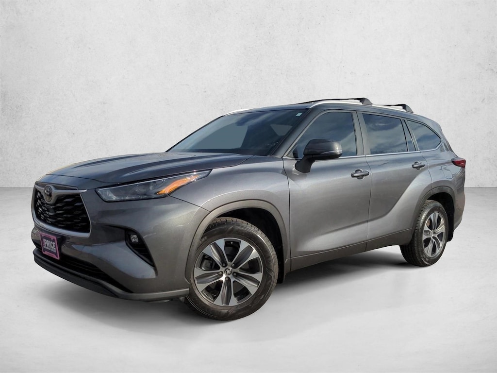 Used 2023 Toyota Highlander XLE Sport Utility