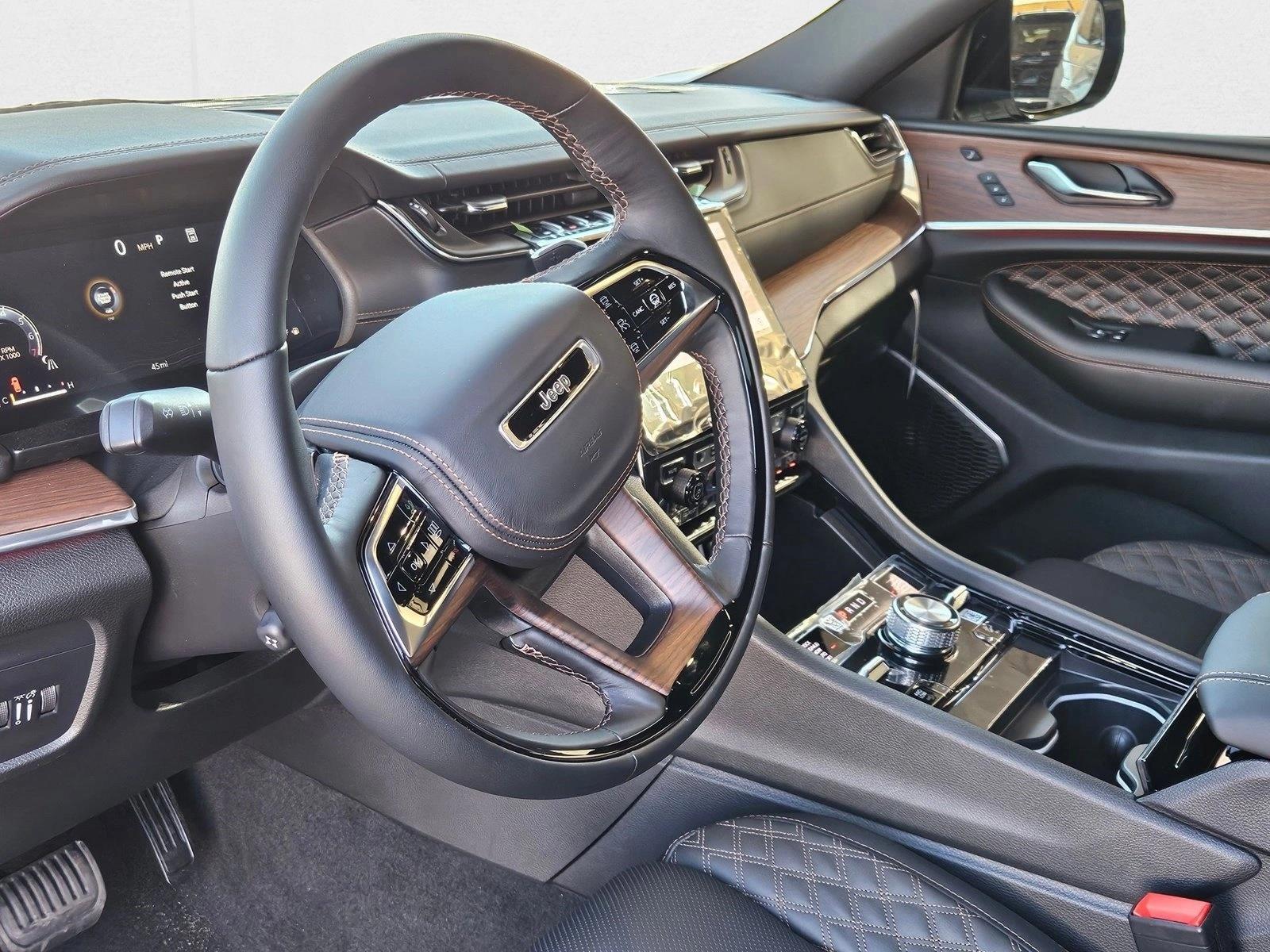 2025 Jeep Grand Cherokee L Summit photo 2