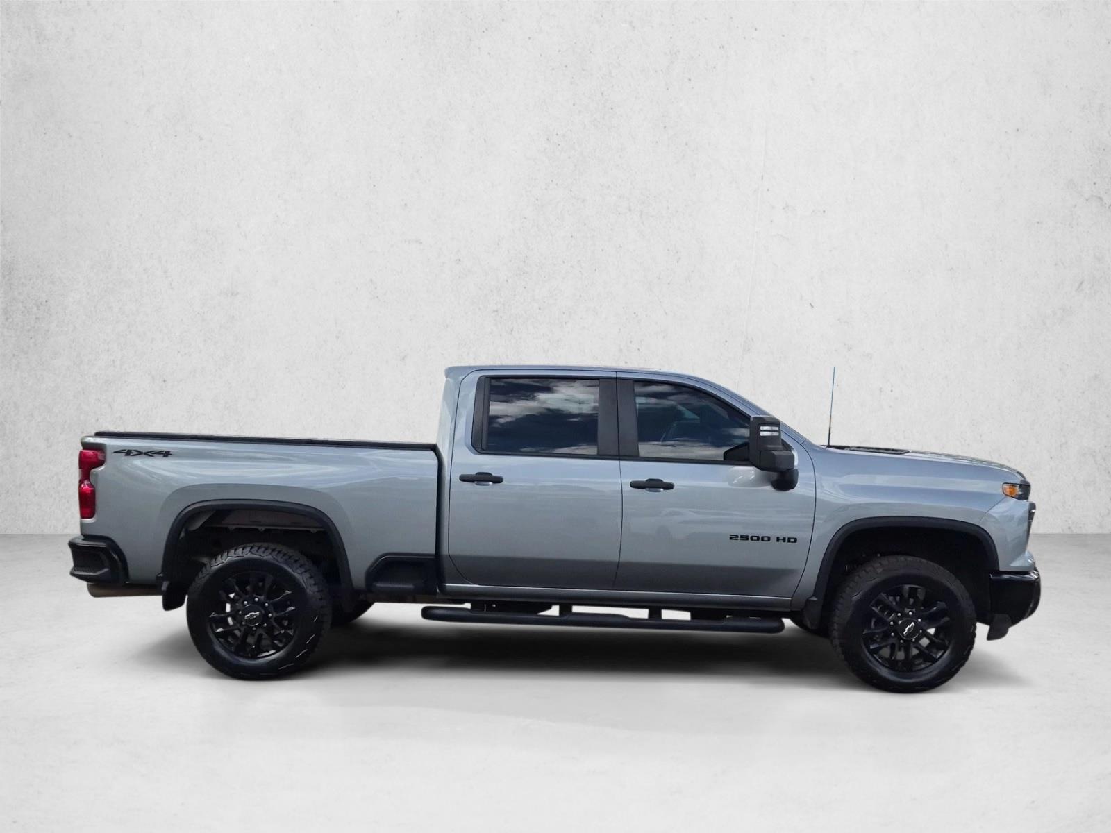 Used 2025 Chevrolet Silverado 2500HD Custom Crew Cab Pickup