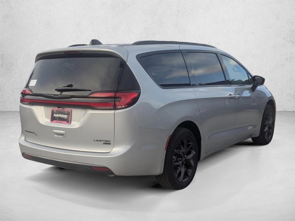 New 2026 Chrysler Pacifica Limited Van Passenger Van