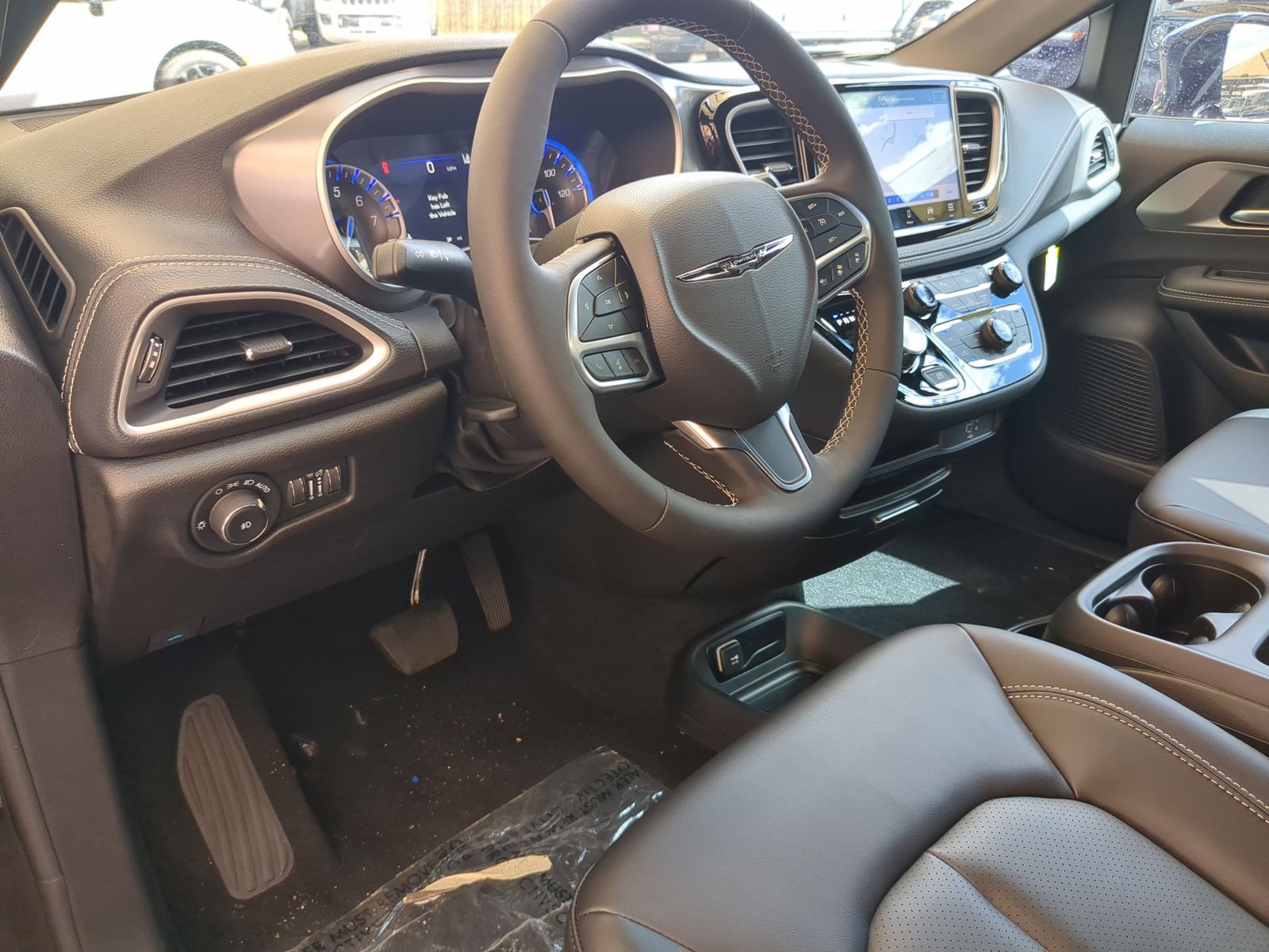 2026 Chrysler Pacifica photo 3