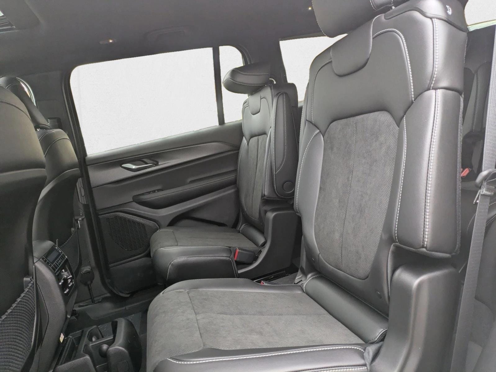 2025 Jeep Grand Cherokee L Altitude - Photo 16