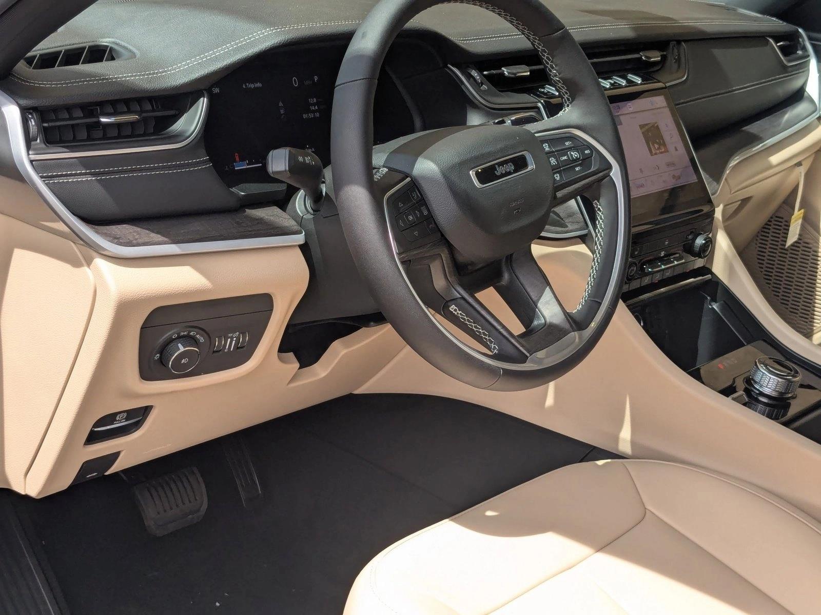 2025 Jeep Grand Cherokee Limited photo 3