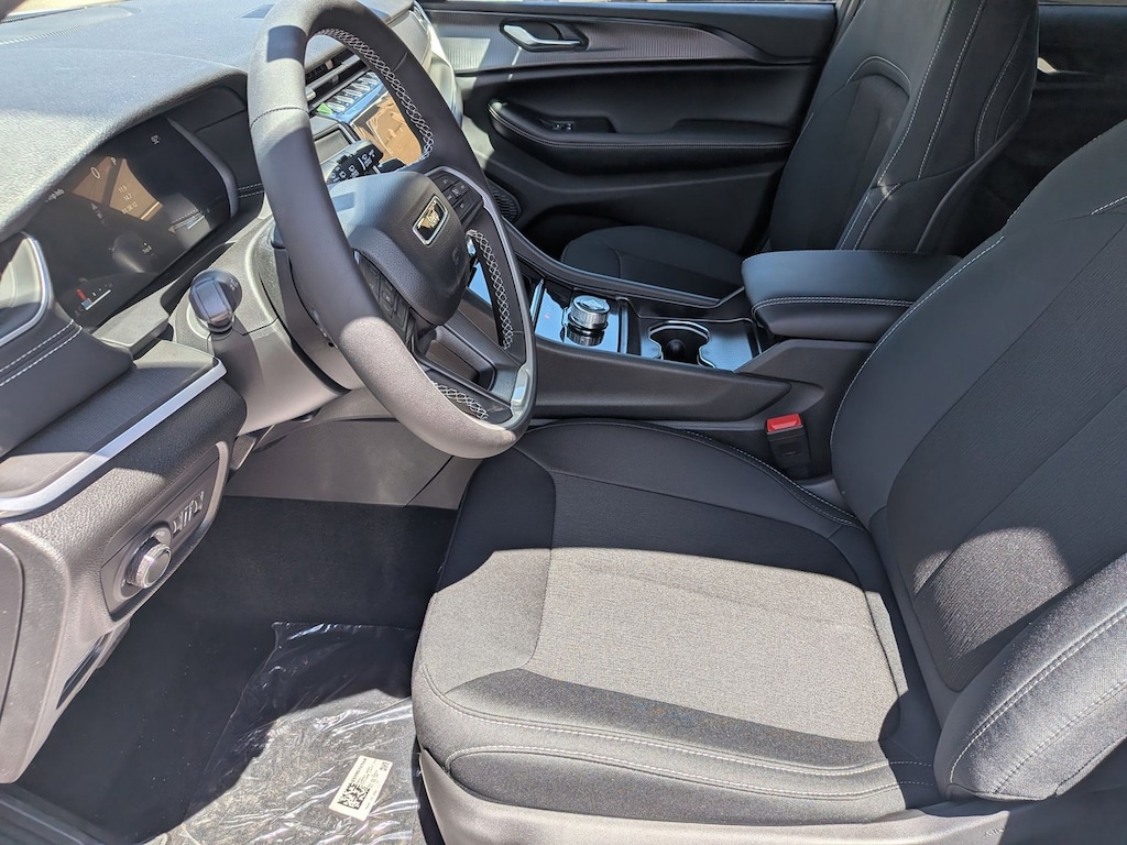 New 2026 Jeep Grand Cherokee Laredo SUV